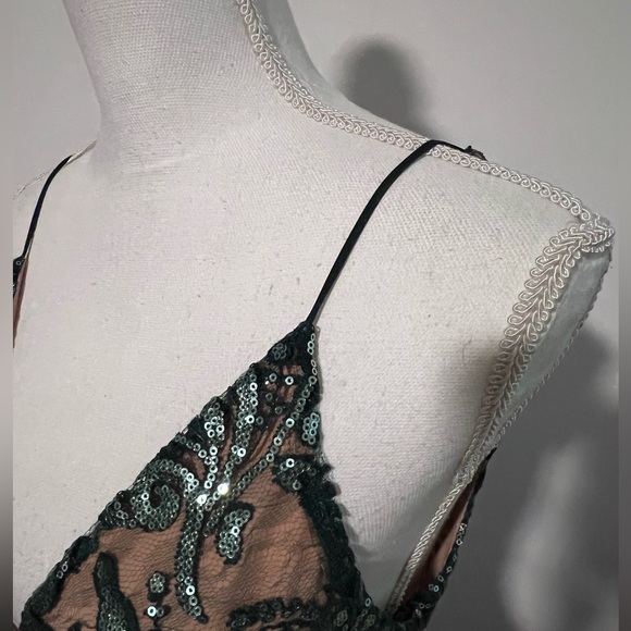 Cache Emerald Sequin Dress - Picture 4 of 14